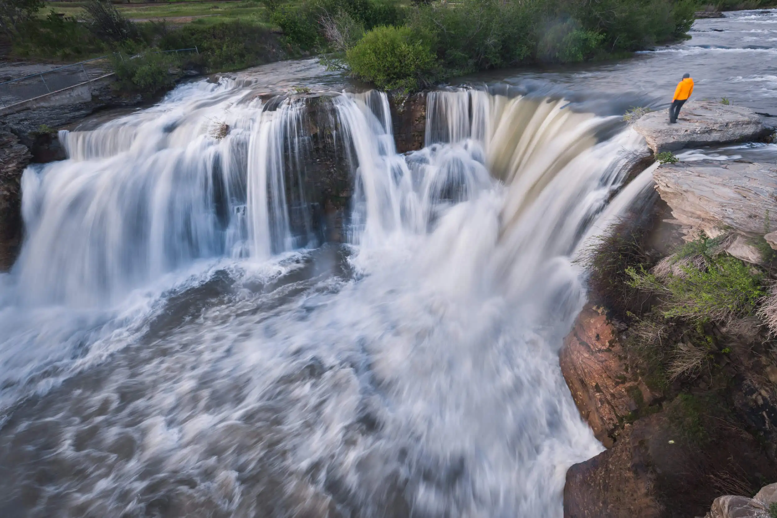 Lundbreck Falls