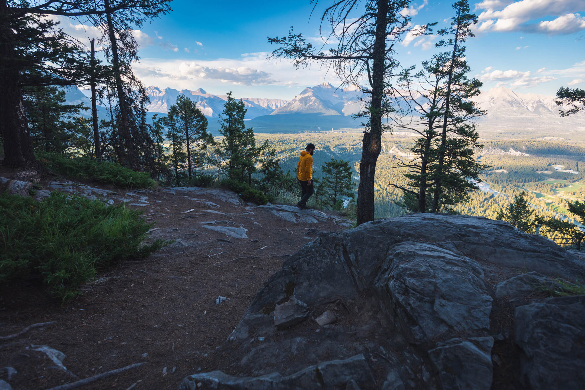 How to Hike TUNNEL MOUNTAIN in Banff - SEEING THE ELEPHANT